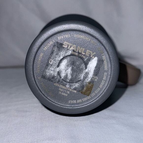 Stanley Quencher H2.0 FlowState Stainless Steel Vacuum Insulated Tumbler in Coal - Picture 4 of 5